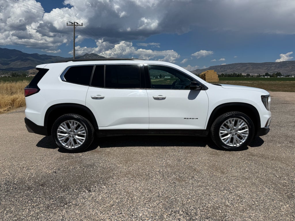 2024 GMC Acadia Elevation