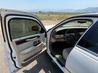 2004 Lincoln Town Car Signature