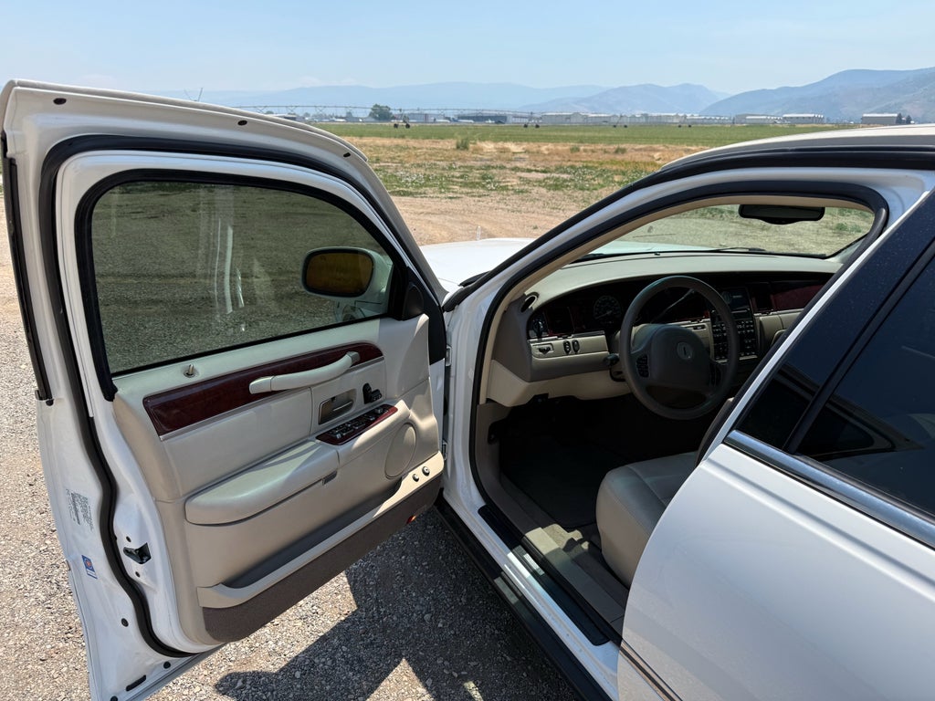 2004 Lincoln Town Car Signature