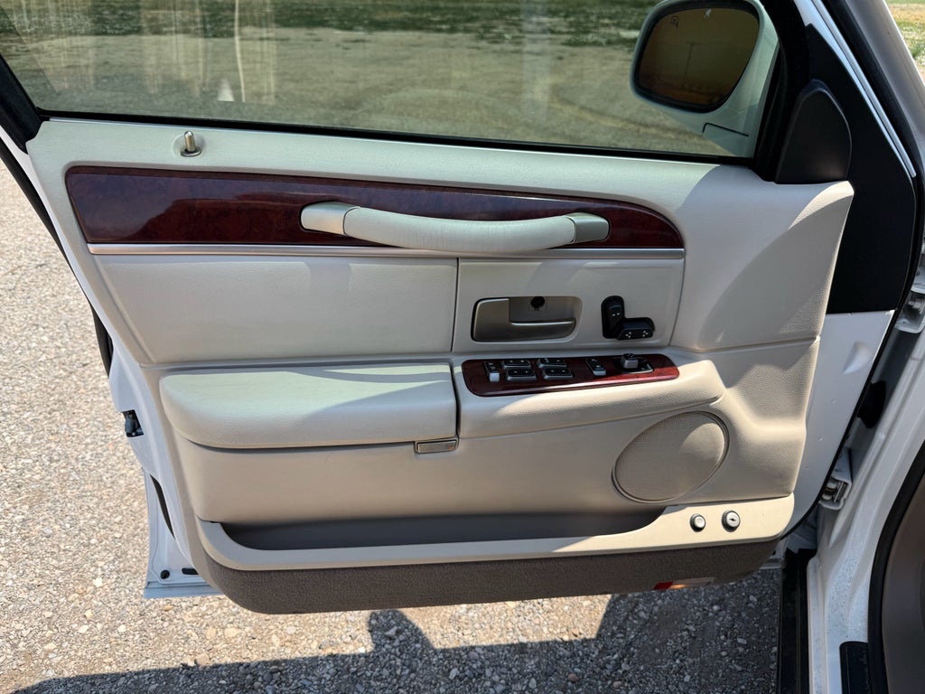 2004 Lincoln Town Car Signature
