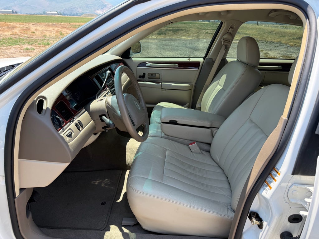 2004 Lincoln Town Car Signature