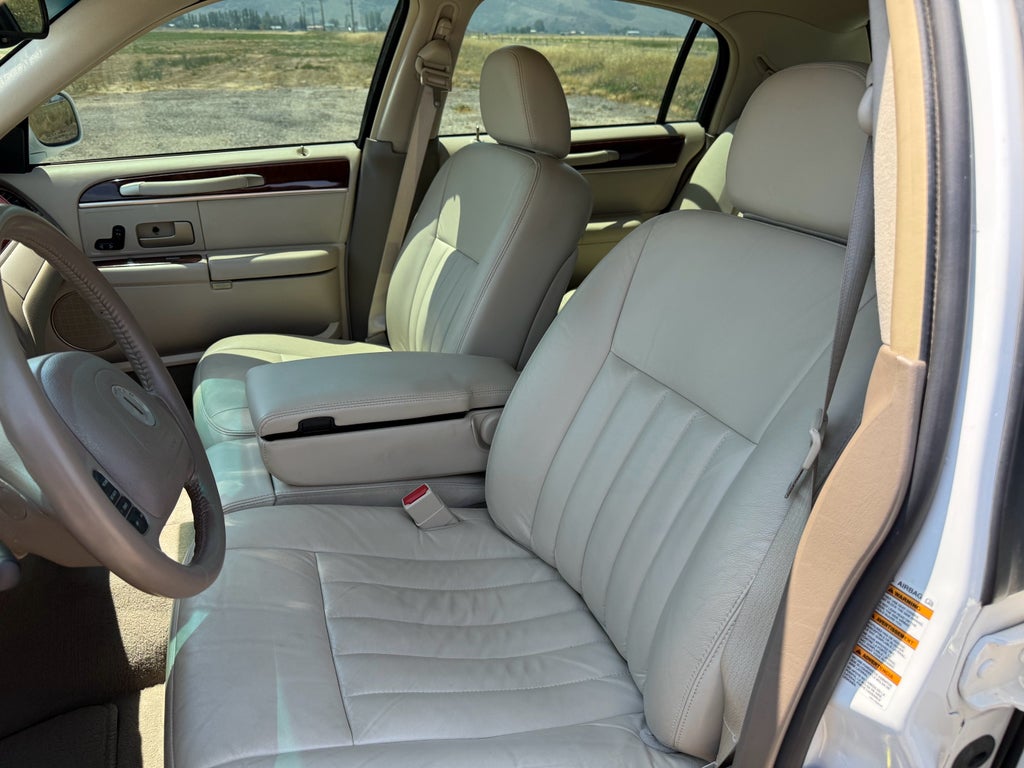 2004 Lincoln Town Car Signature