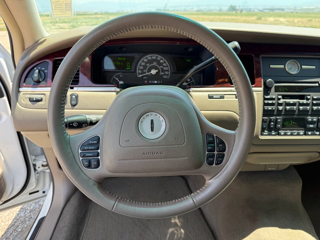 2004 Lincoln Town Car Signature