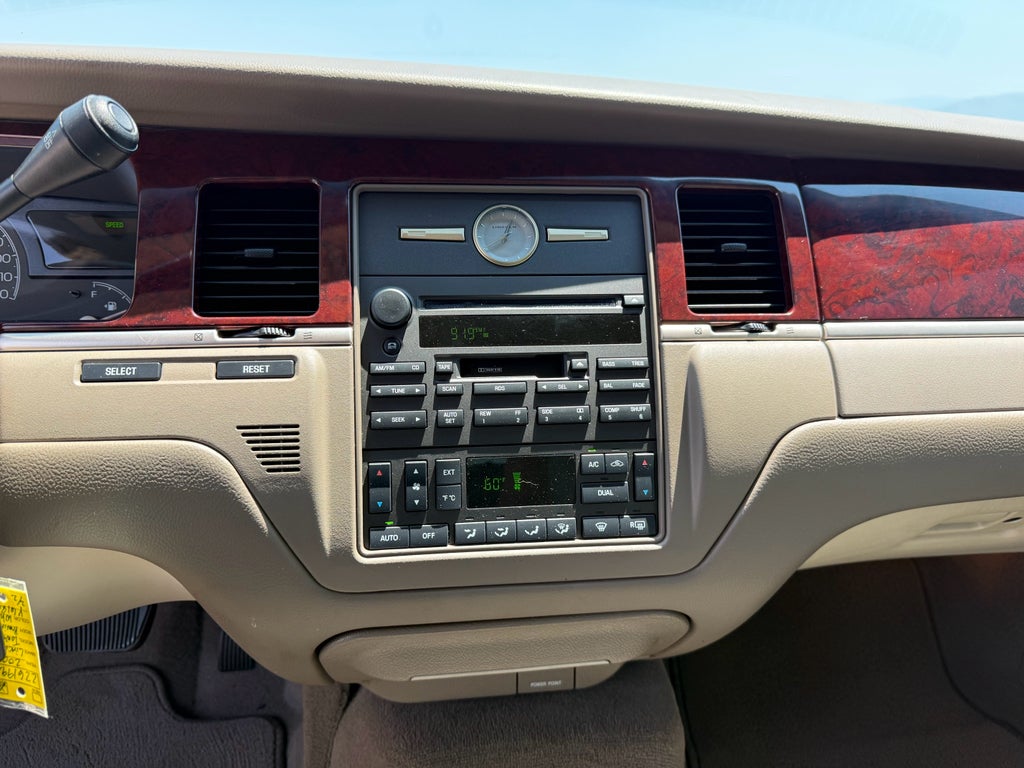 2004 Lincoln Town Car Signature