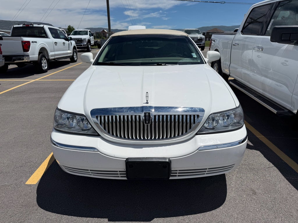 2004 Lincoln Town Car Signature