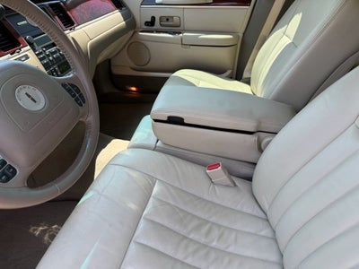 2004 Lincoln Town Car Signature
