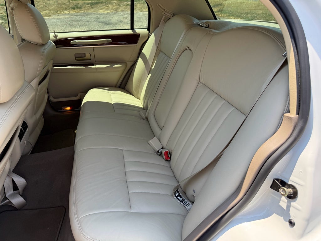 2004 Lincoln Town Car Signature