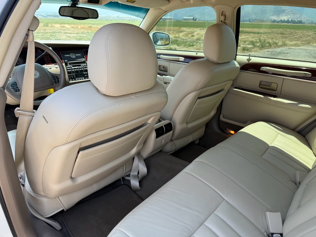 2004 Lincoln Town Car Signature