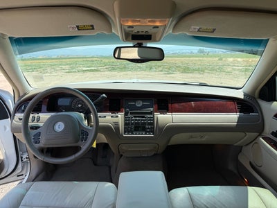 2004 Lincoln Town Car Signature