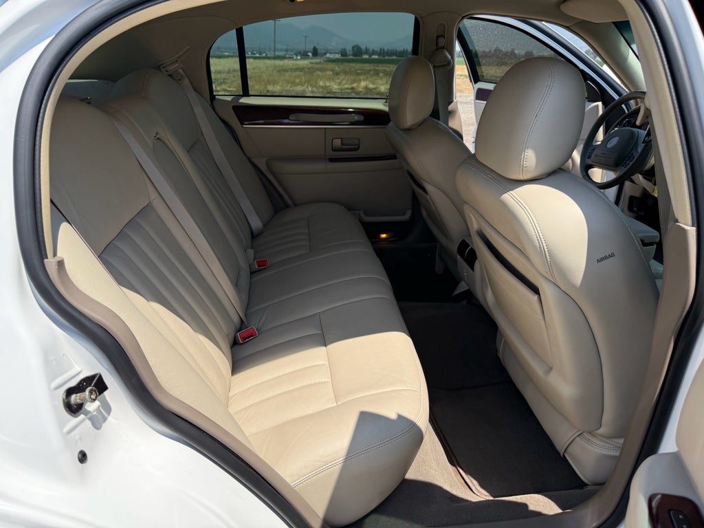 2004 Lincoln Town Car Signature