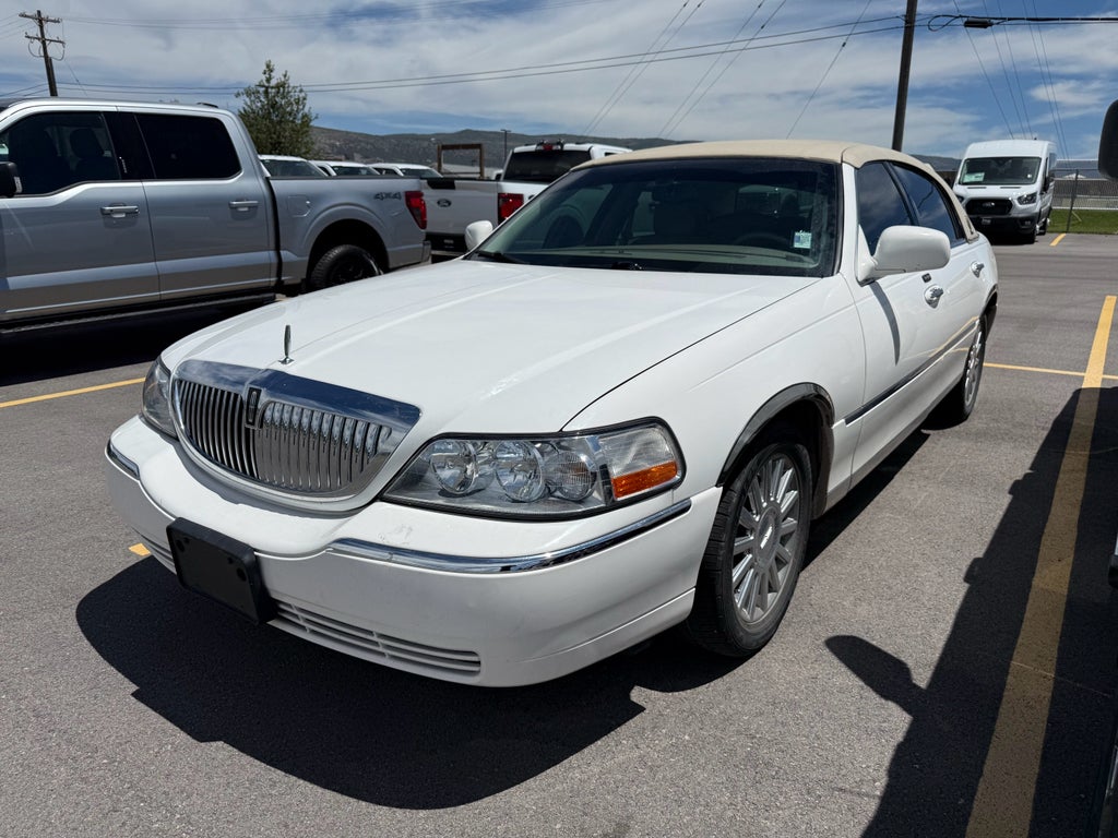 2004 Lincoln Town Car Signature