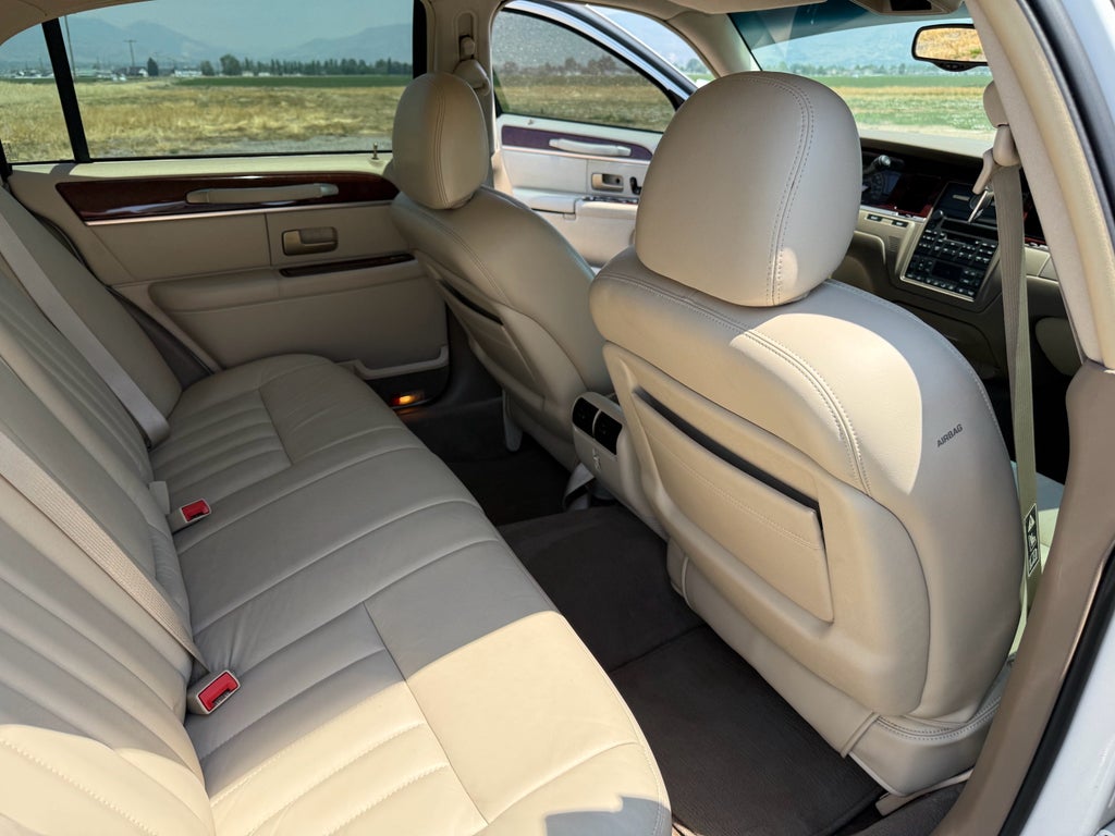2004 Lincoln Town Car Signature