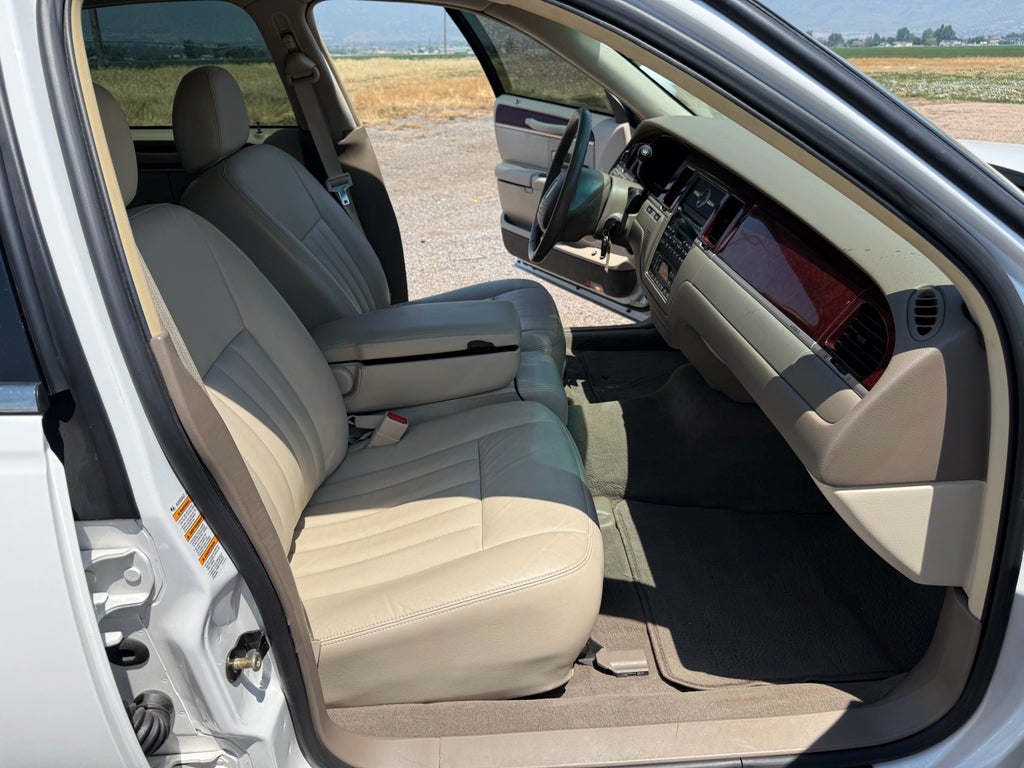 2004 Lincoln Town Car Signature