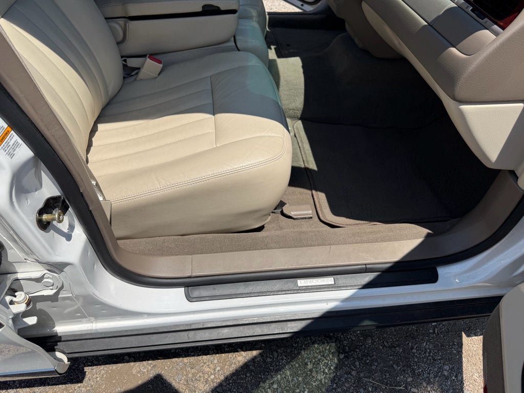 2004 Lincoln Town Car Signature