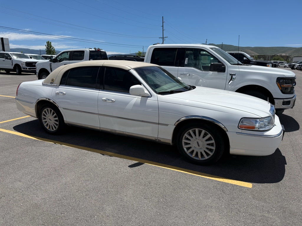 2004 Lincoln Town Car Signature