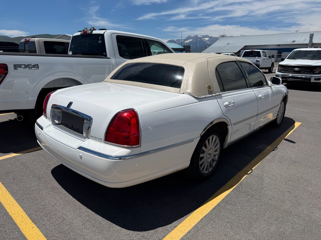 2004 Lincoln Town Car Signature