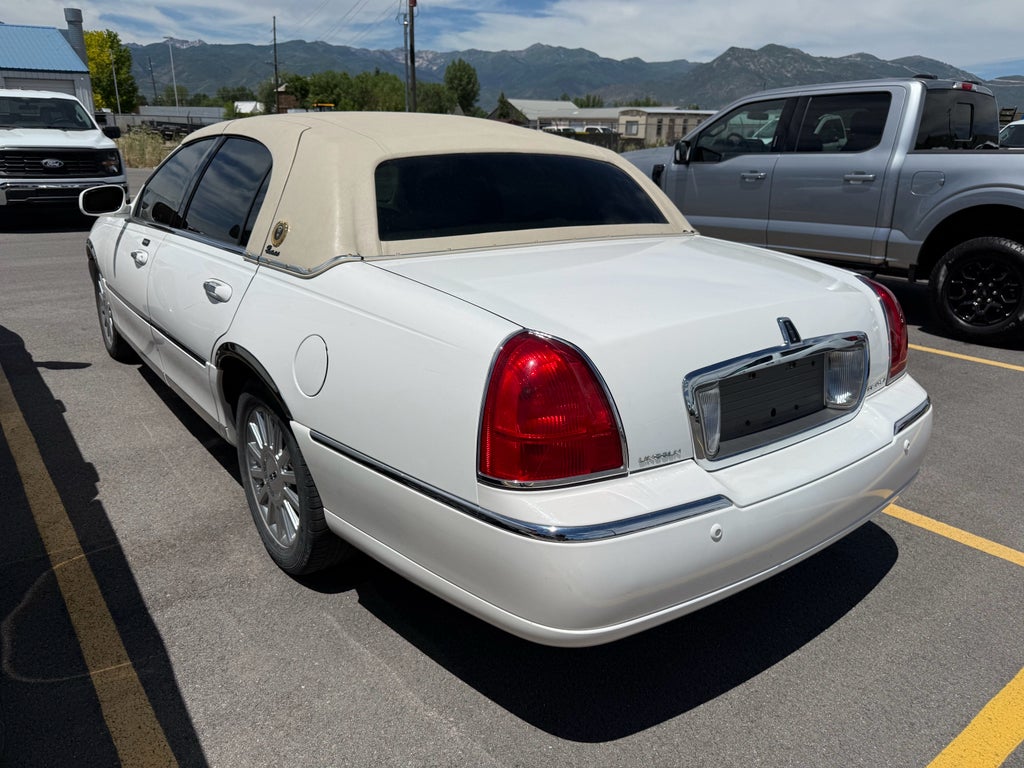 2004 Lincoln Town Car Signature