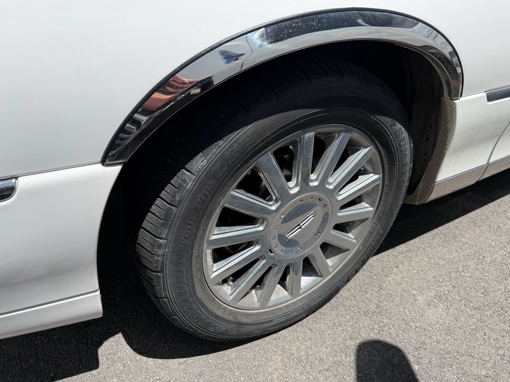 2004 Lincoln Town Car Signature