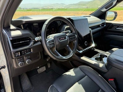 2025 GMC Yukon Elevation