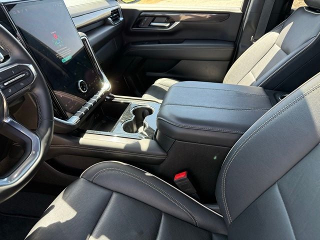 2025 GMC Yukon Elevation