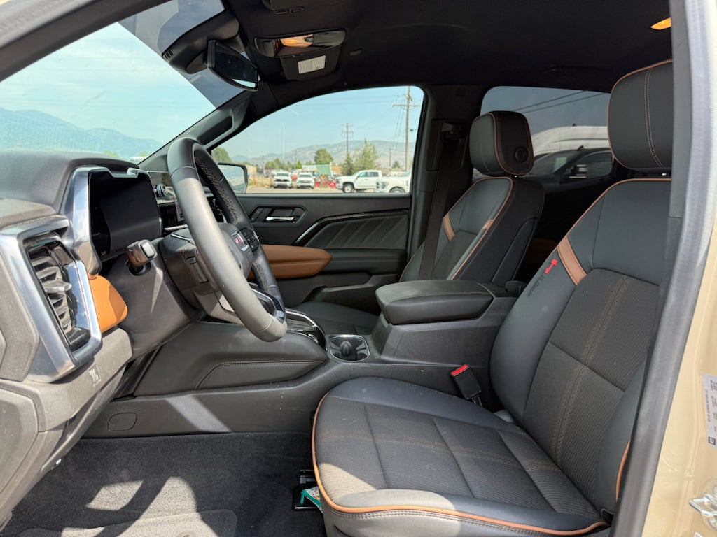 2024 GMC Canyon 4WD AT4