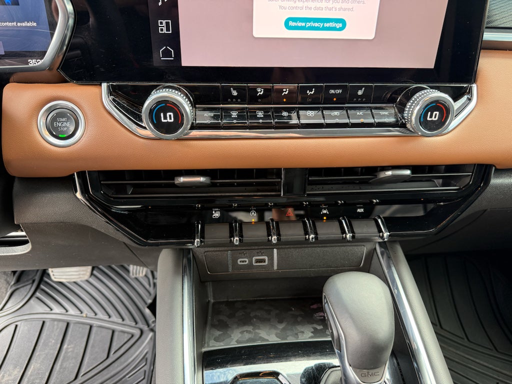 2024 GMC Canyon 4WD AT4