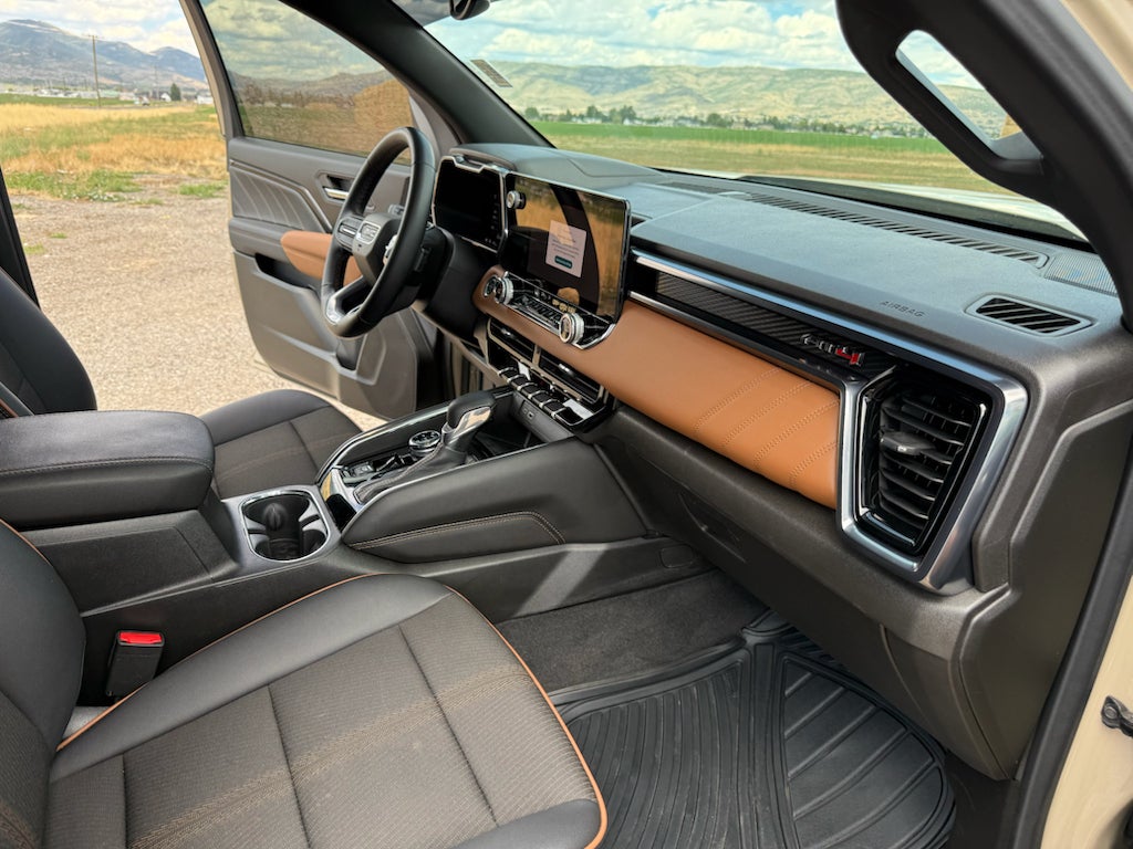 2024 GMC Canyon 4WD AT4