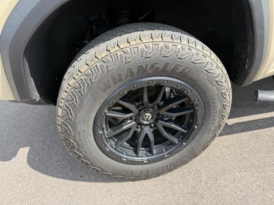 2024 GMC Canyon 4WD AT4