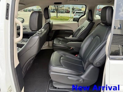 2023 Chrysler Pacifica Hybrid Touring L