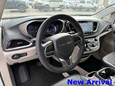 2023 Chrysler Pacifica Hybrid Touring L