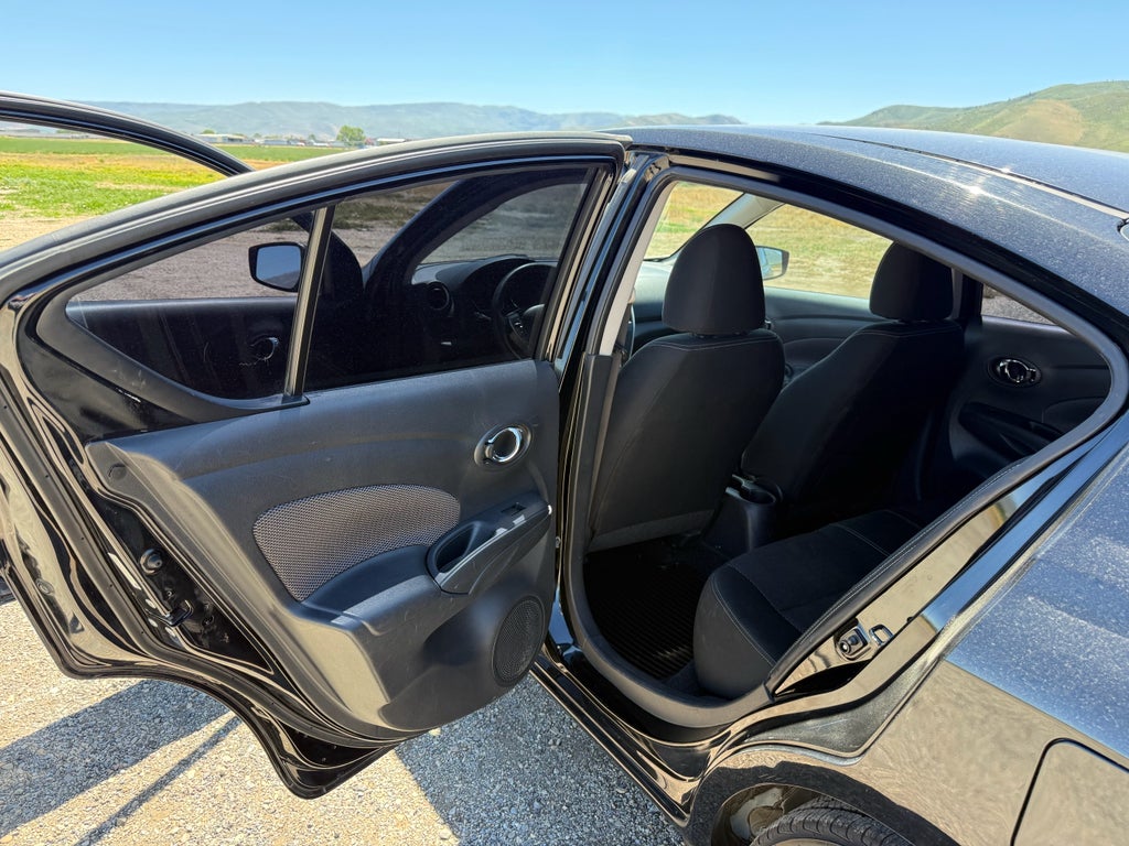 2017 Nissan Versa SV