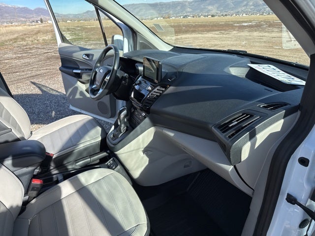 2022 Ford Transit Connect Titanium